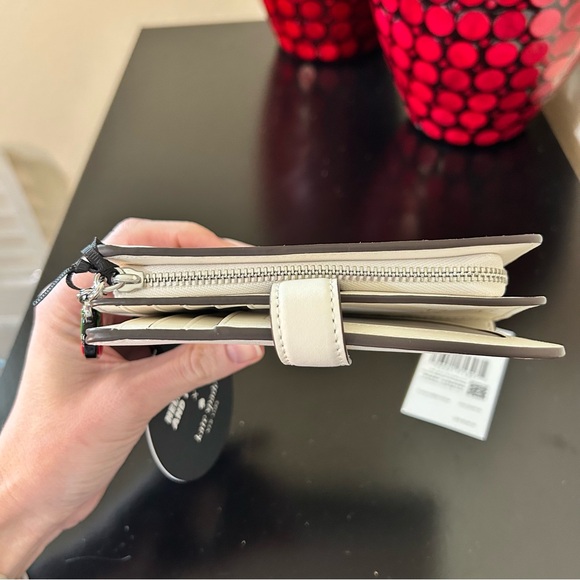 Hello Kitty And Friends x Kate Spade Medium Bifold Wallet Limited Edition - Picture 8 of 17